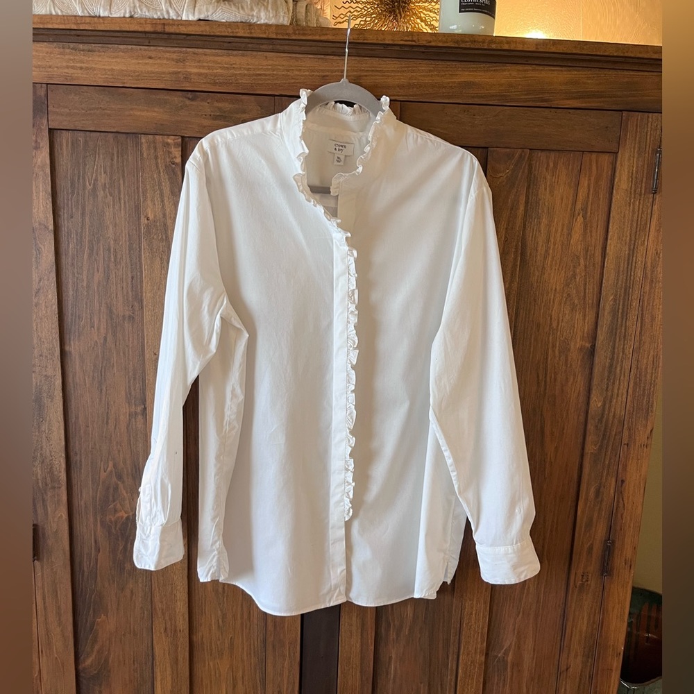 Crown and Ivy scalloped white button down. Size XL.